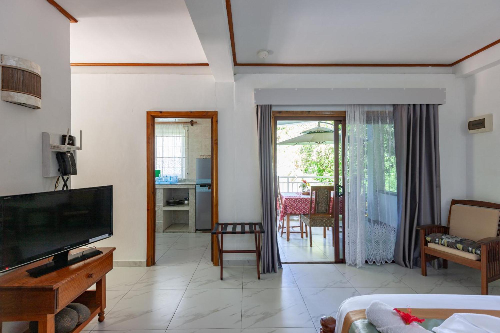 Sea View Lodge Baie Sainte Anne Eksteriør billede